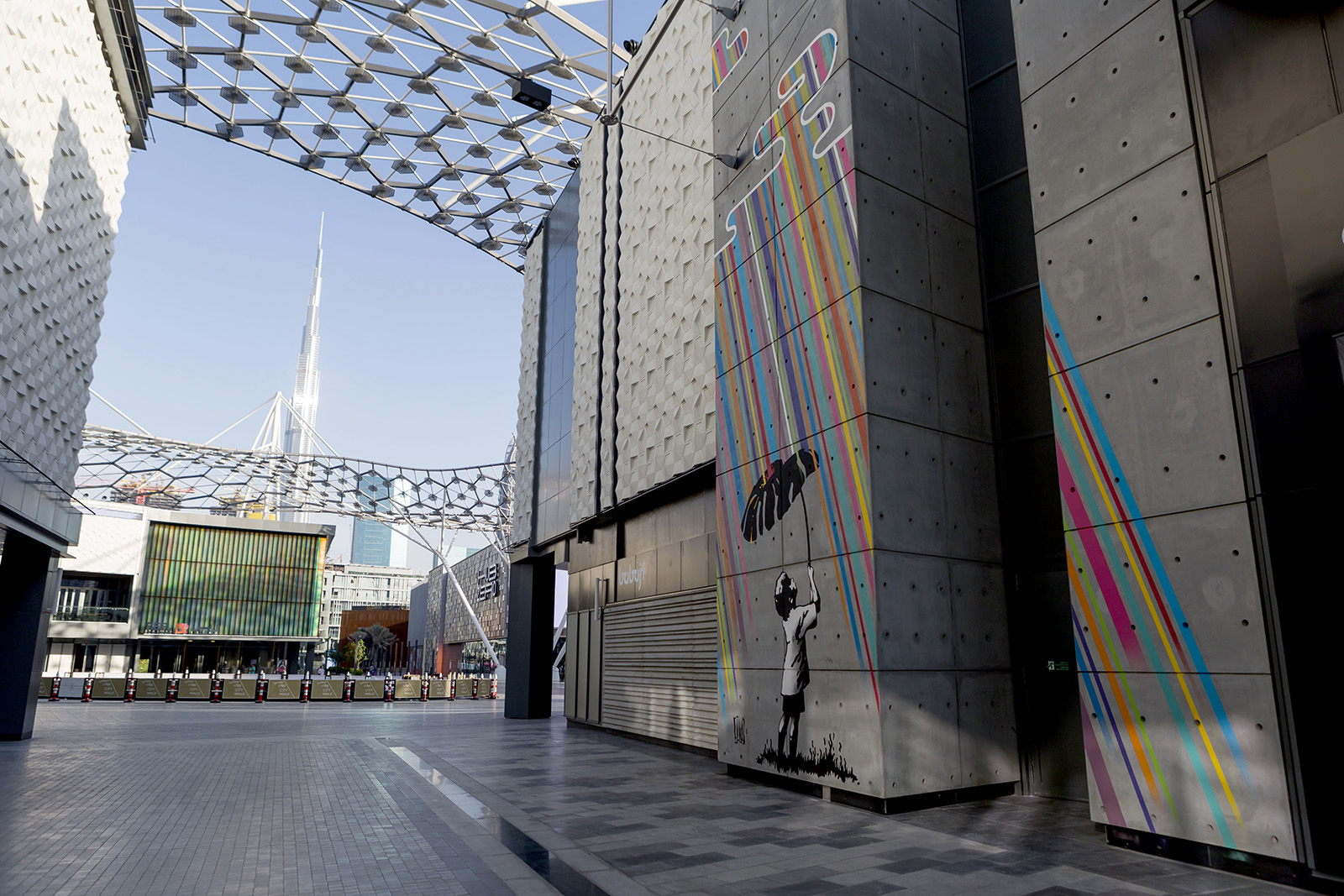 Eelus's mural for Dubai Walls